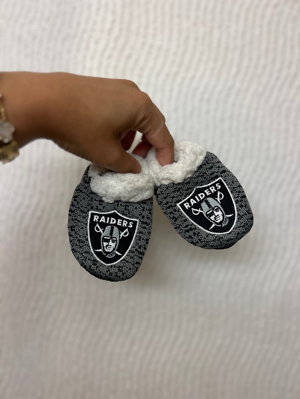 Las Vegas Raiders Baby Slippers Gray Newborn 0-12 Months NFL Infant Booties Soft